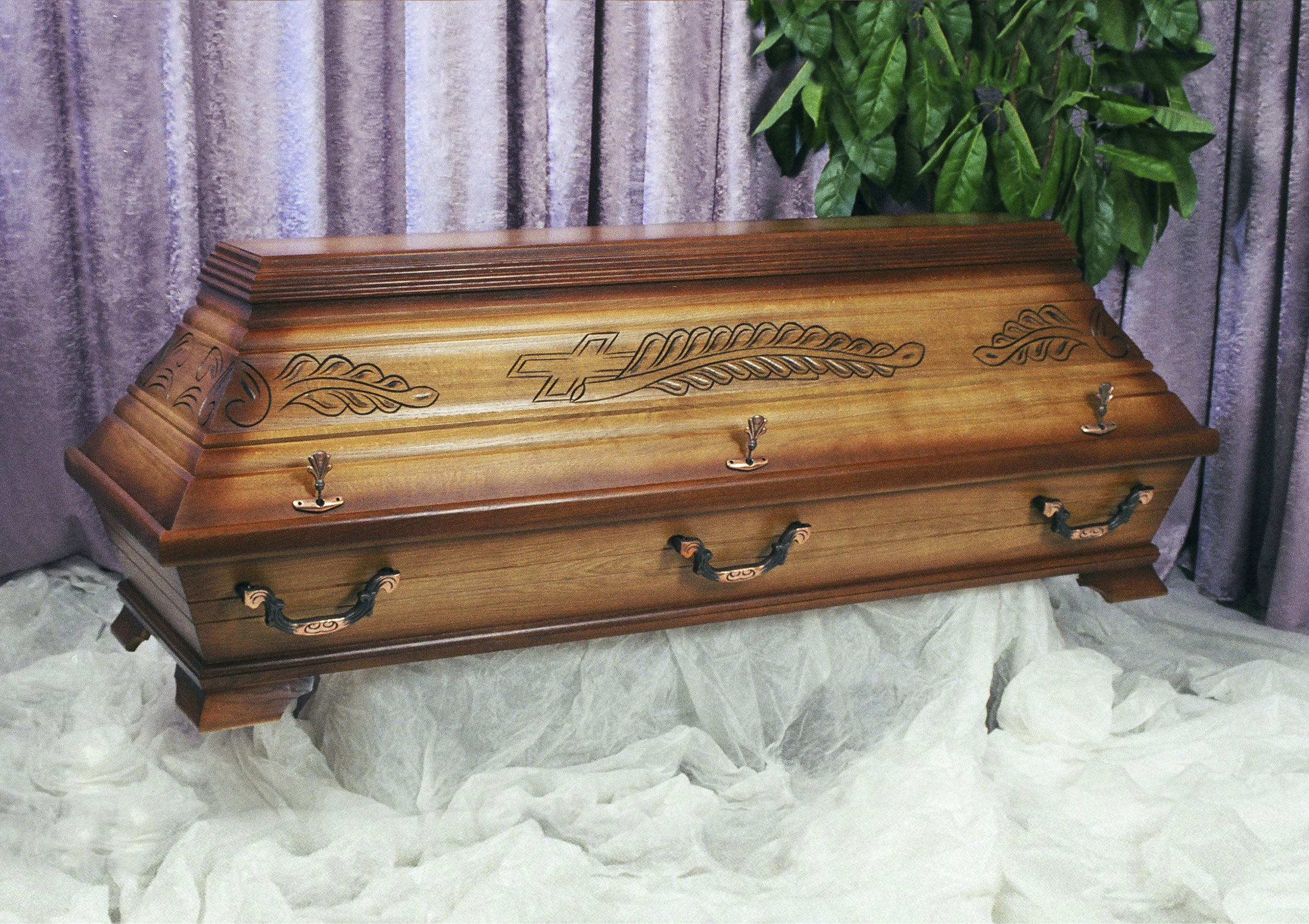 Modell ES 20 mit Kreuz- und Palmenmotiv